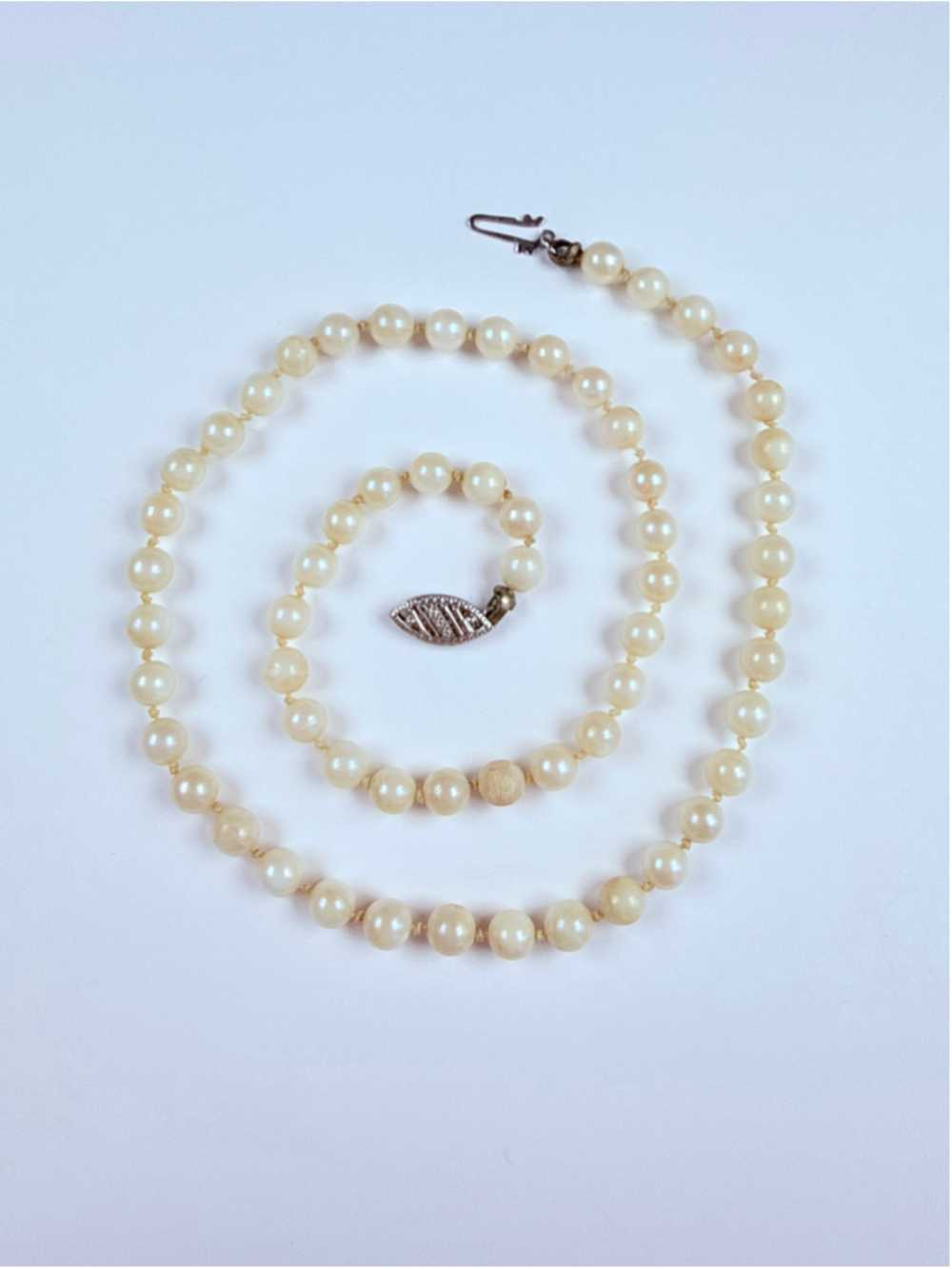 14K White Gold 5MM White Simulated Pearl Hand Knotted Strand VTG Necklace 14.75"